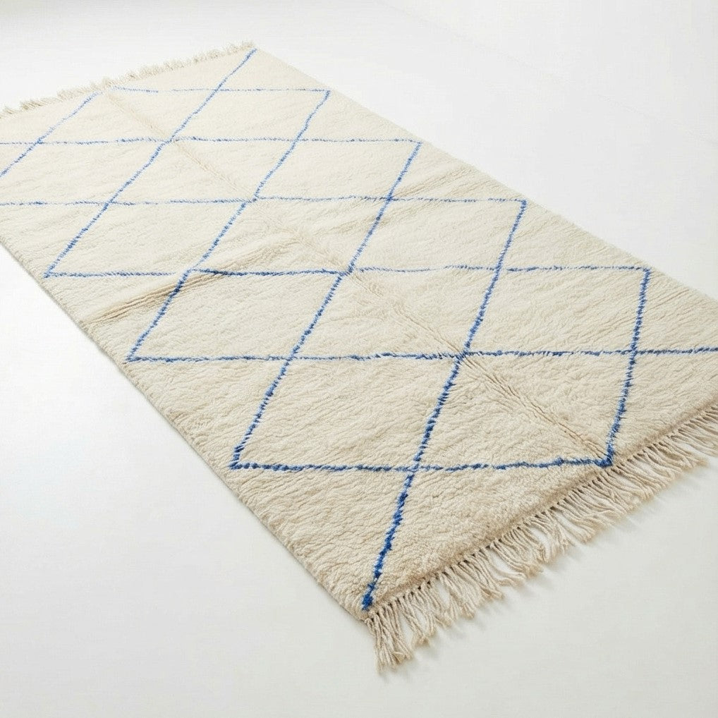 Tapis berbère blanc à losanges bleus 145x265 cm