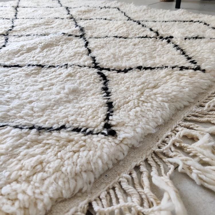 Tapis marocain blanc à Losange noir