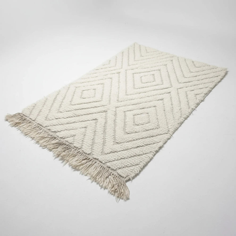 Petit tapis berbère à losanges blancs