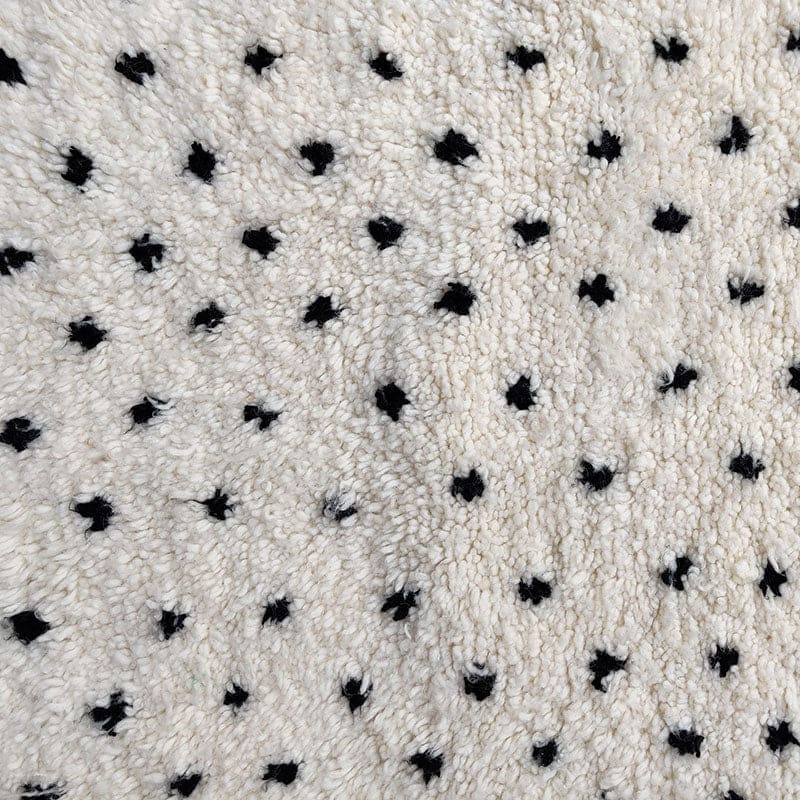 tapis marocain pois noir