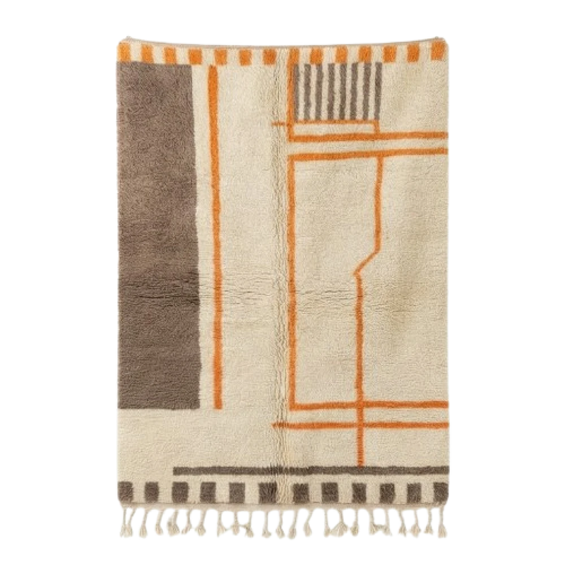 Tapis berbère marron moderne de style géométrique, avec rayures orange et motif à carreaux en bas.