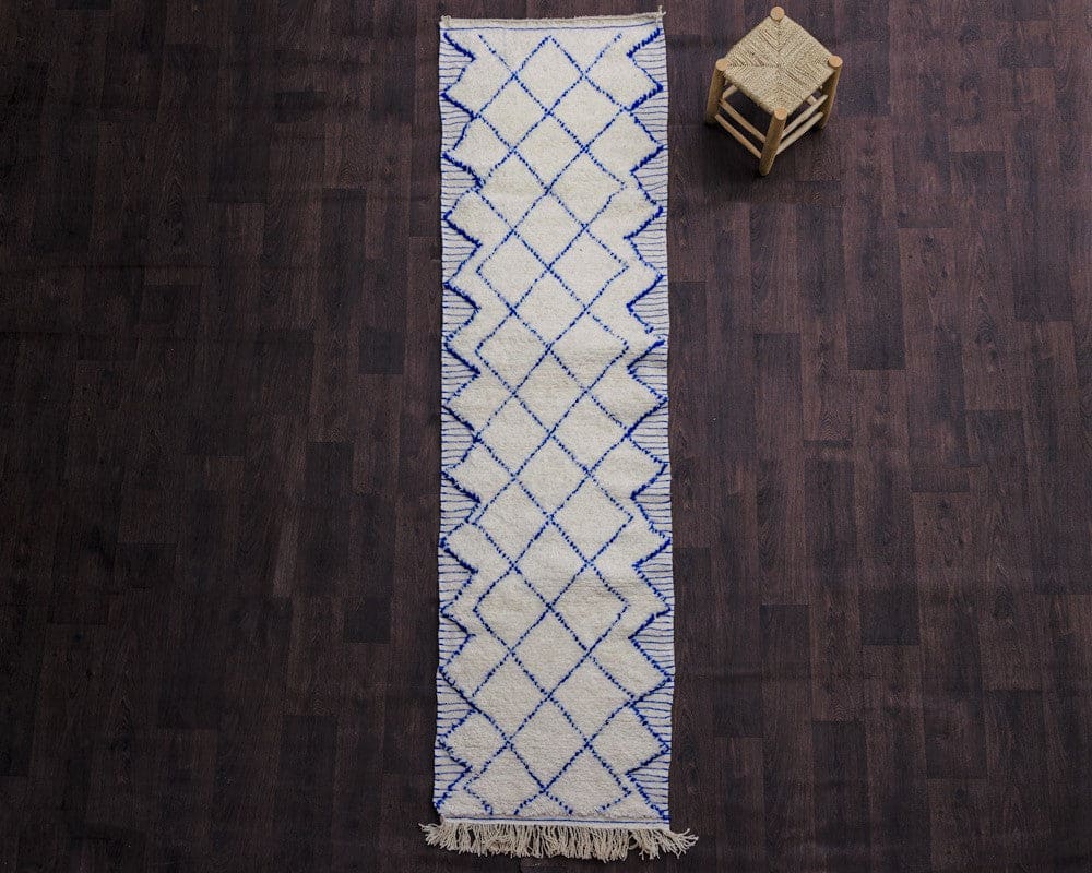 tapis berbere de couloir bleu et blanc