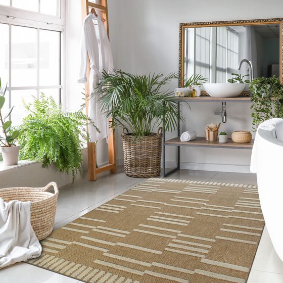 Tapis en jute beige avec des motifs géométriques blancs en relief.