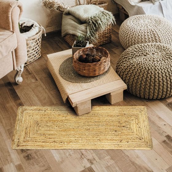 petit tapis en jute dans un salon