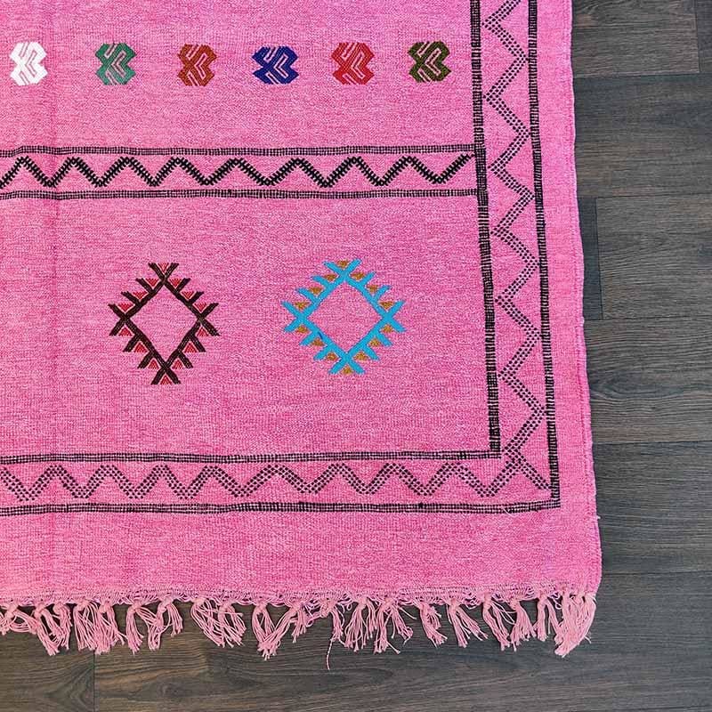 tapis ethnique rose fait main