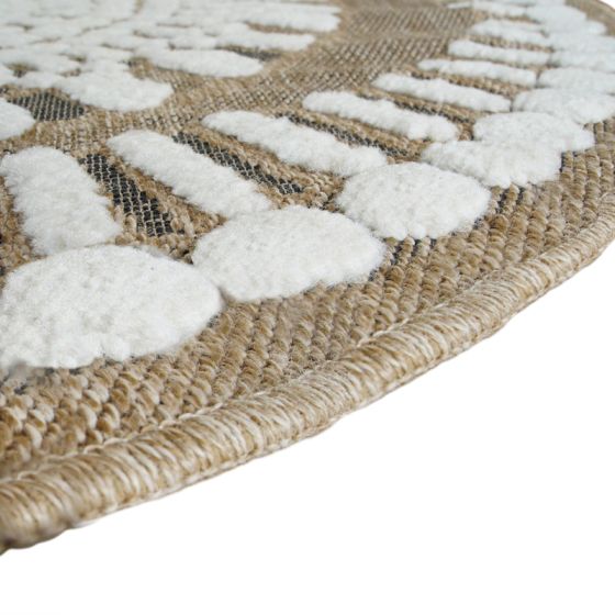 Tapis rond en jute aux motifs en relief blancs, texture tressée visible en gros plan.