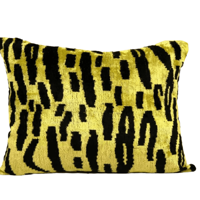 Coussin Ikat jaune motif tigre noir