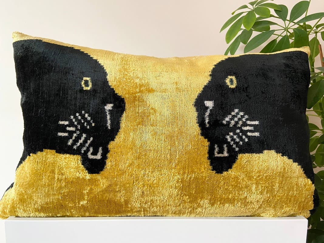 coussin velours jaune et noir