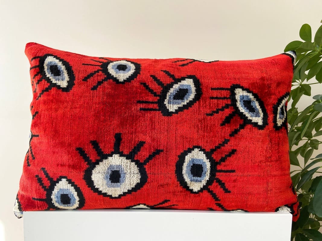 coussin en velours rouge