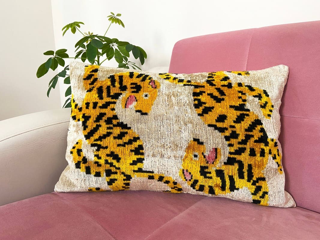 coussin ikat tigre jaune