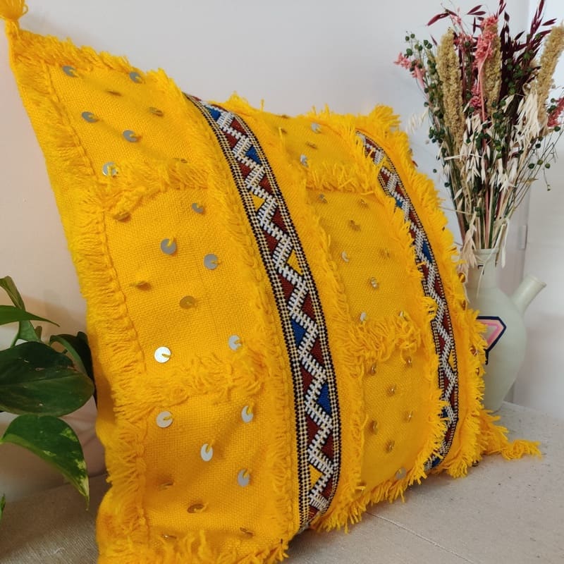 coussin boheme jaune