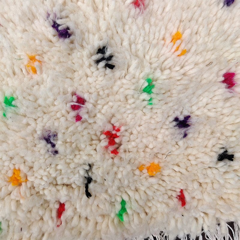 joli petit tapis artisanal berbère moucheté Béni Ouarain