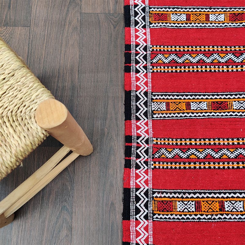 tapis rouge et noir ethnique fait main kilim