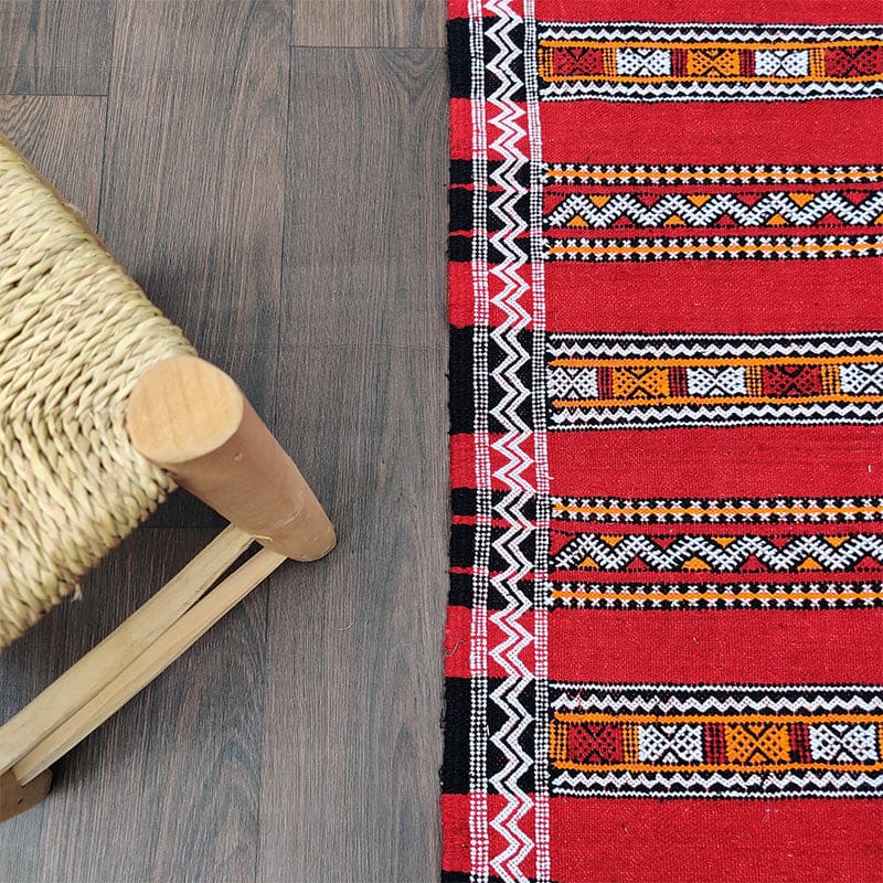 tapis rouge et noir ethnique fait main kilim